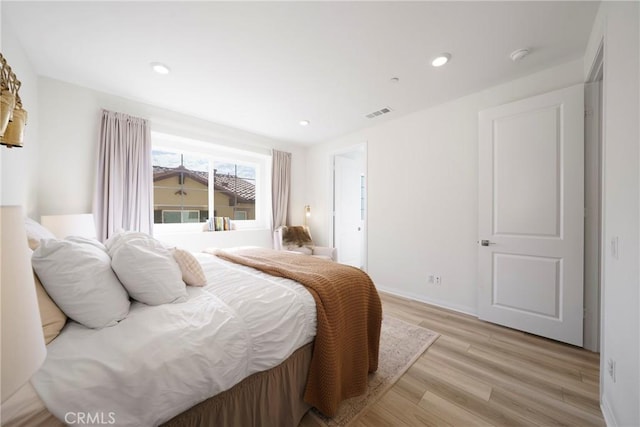 bedroom with recessed lighting, light wood-style flooring, baseboards, and visible vents