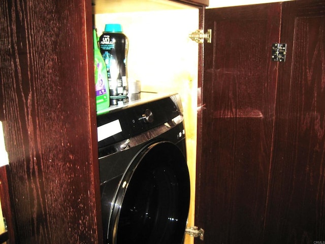 laundry area with a chandelier, laundry area, and washer / clothes dryer