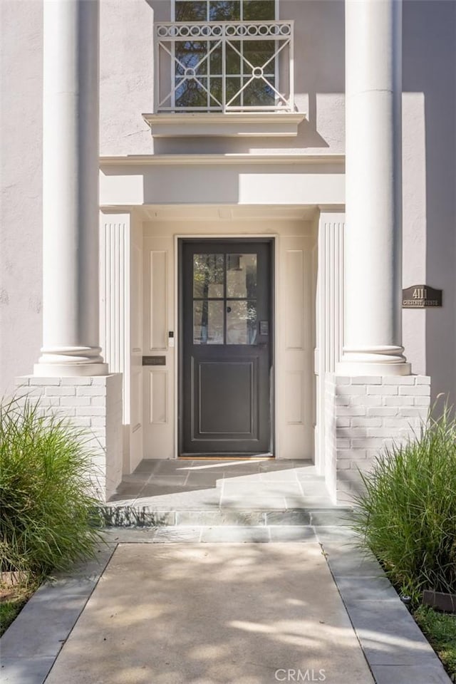 entrance to property featuring stucco siding