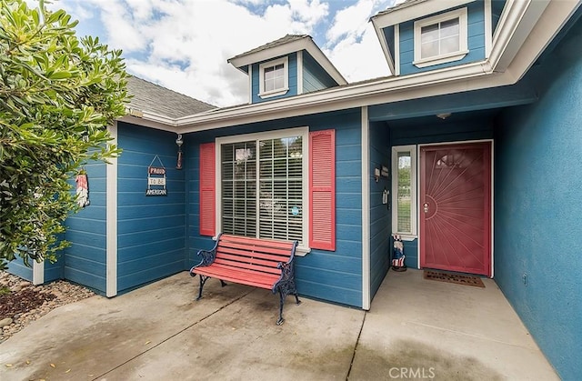 property entrance with stucco siding