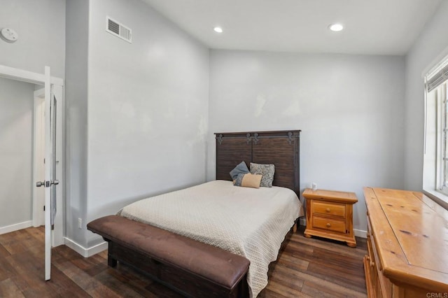 bedroom featuring recessed lighting, visible vents, dark wood-style flooring, and baseboards