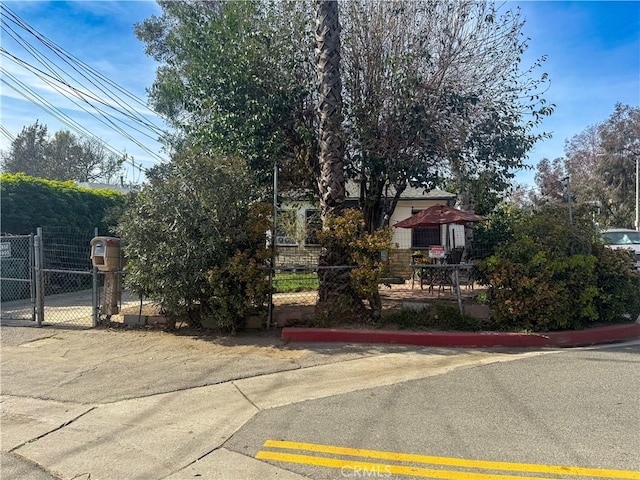 view of front facade featuring fence and a gate