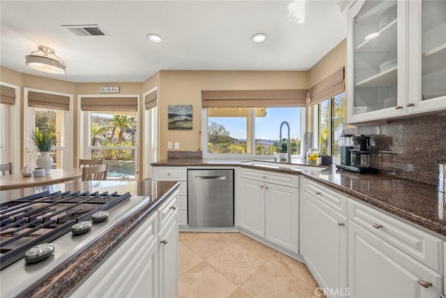 kitchen with a wealth of natural light, visible vents, a sink, tasteful backsplash, and appliances with stainless steel finishes