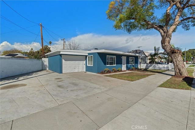 view of front of home featuring an attached garage, fence, driveway, and stucco siding