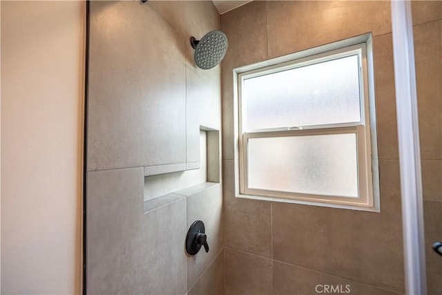 full bathroom featuring tiled shower