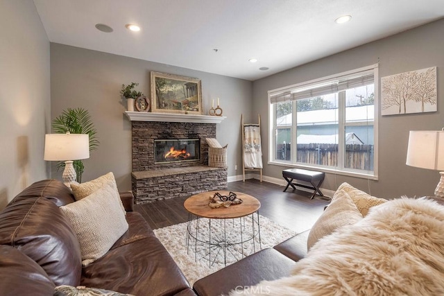 living area with recessed lighting, baseboards, wood finished floors, and a fireplace