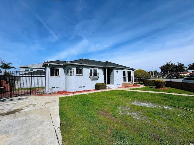 single story home featuring a gate, stucco siding, a front lawn, and fence