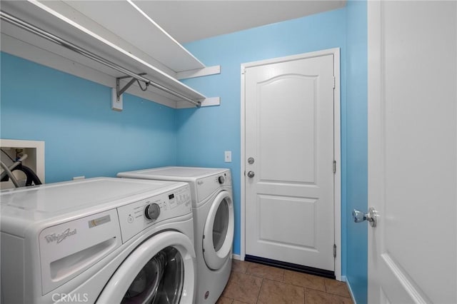 laundry room with washer and clothes dryer, laundry area, tile patterned floors, and baseboards