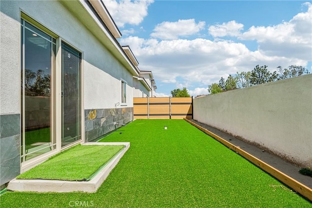 view of yard featuring a fenced backyard