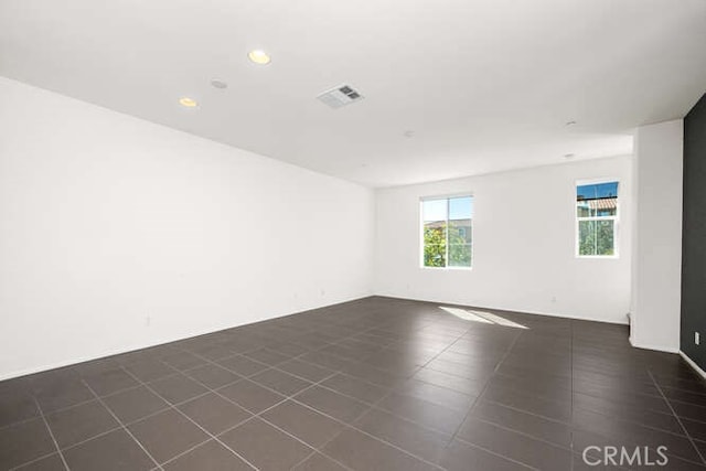 unfurnished room with visible vents and recessed lighting