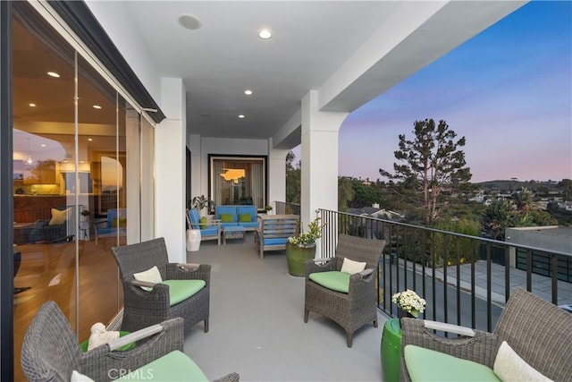 balcony featuring an outdoor hangout area