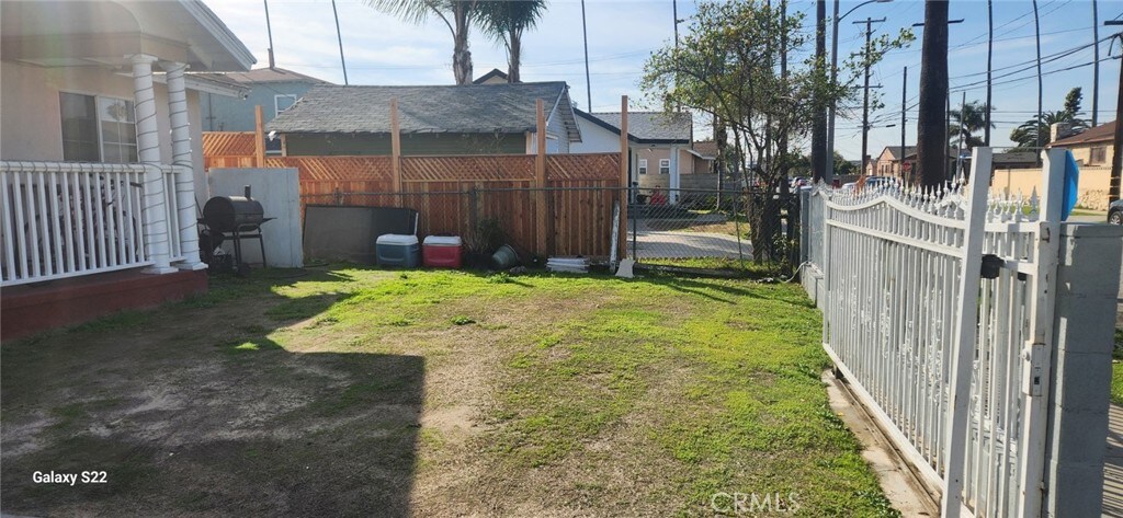 4128 W 102nd St, Inglewood, CA 90304 - view of yard with a residential view and fence