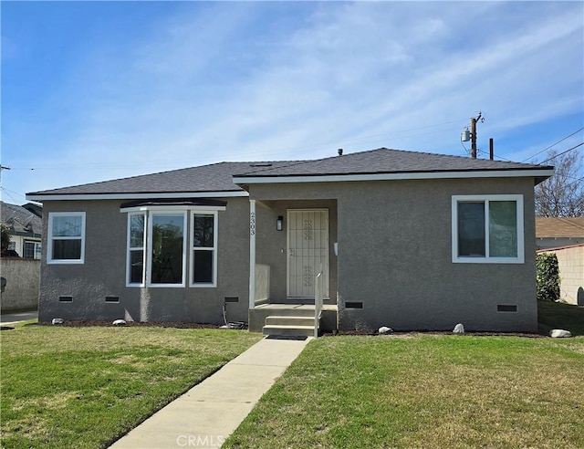 bungalow-style house featuring crawl space, stucco siding, a front yard, and roof with shingles