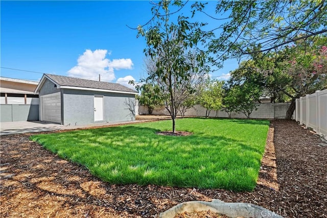 view of yard with a detached garage, an outdoor structure, and a fenced backyard