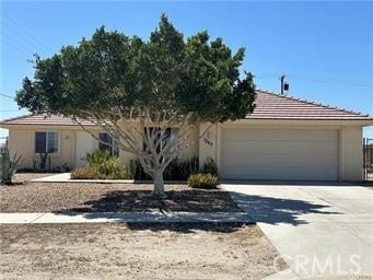 view of front of property with a garage and driveway