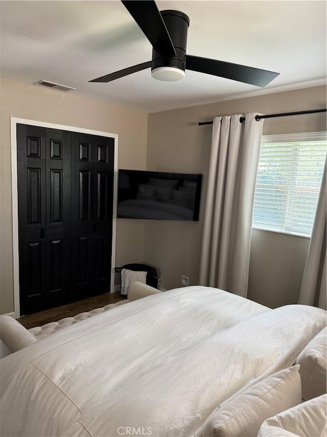 bedroom with visible vents, a closet, and ceiling fan