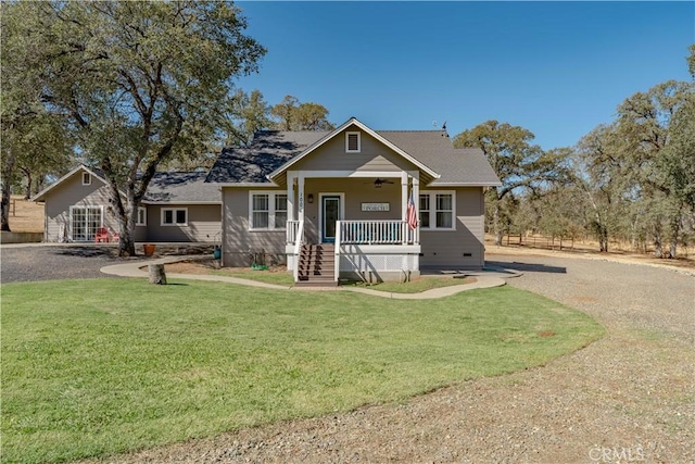 view of front of home featuring a ceiling fan, a porch, and a front yard