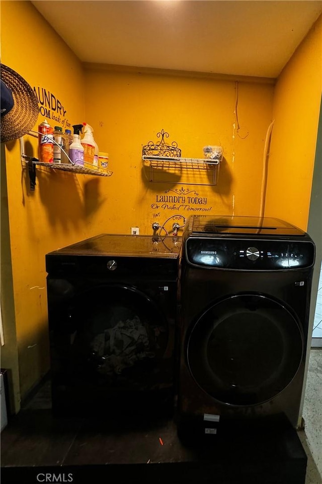 laundry room featuring independent washer and dryer