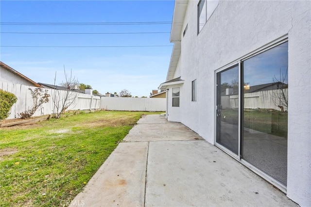 2100 Butterfield Ave, Bakersfield, CA 93304 - view of yard with a patio area