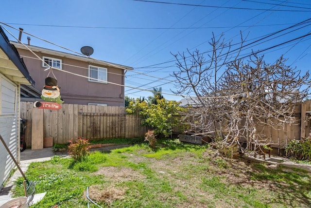 view of yard featuring fence