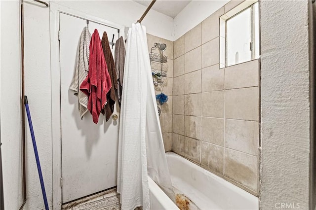 full bathroom with shower / tub combo