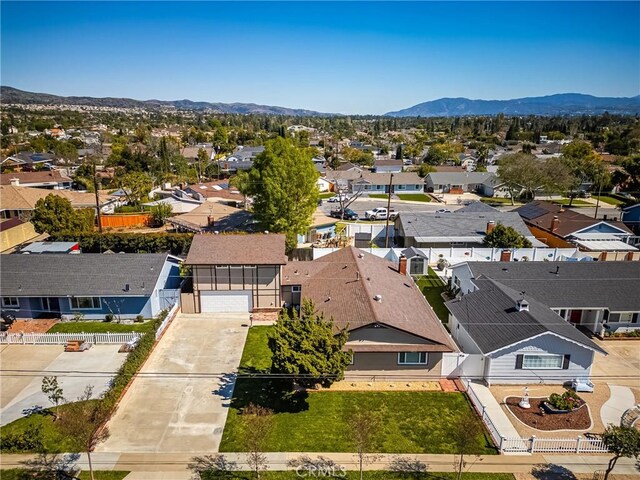 birds eye view of property featuring a mountain view and a residential view