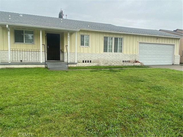 single story home with board and batten siding, a shingled roof, and a front lawn