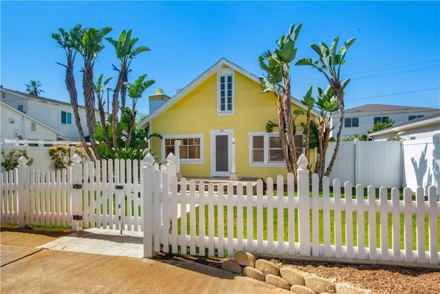 view of front facade featuring a fenced front yard and a gate