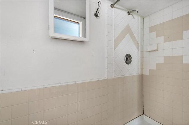 full bath featuring tiled shower