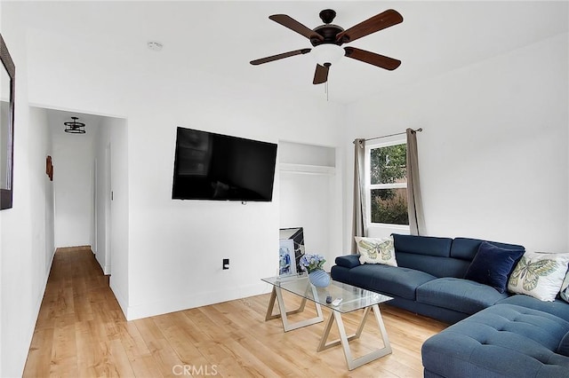 living area with ceiling fan and light wood-style flooring