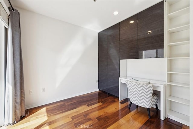 office with dark wood-style floors, recessed lighting, built in study area, and baseboards