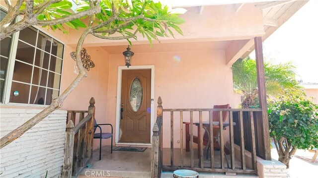 property entrance with stucco siding