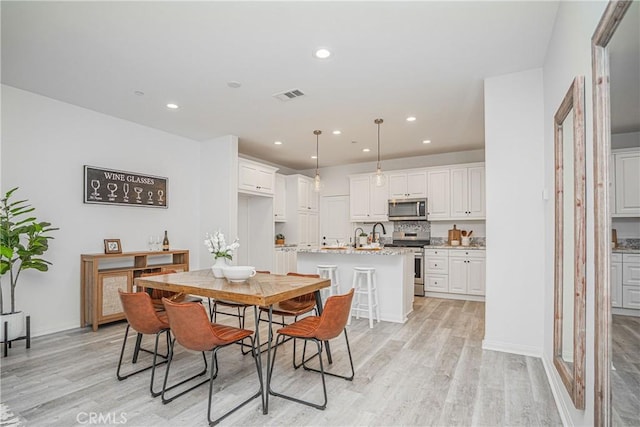 dining area featuring visible vents, recessed lighting, and light wood-type flooring