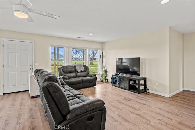 living room featuring recessed lighting, baseboards, wood finished floors, and a ceiling fan