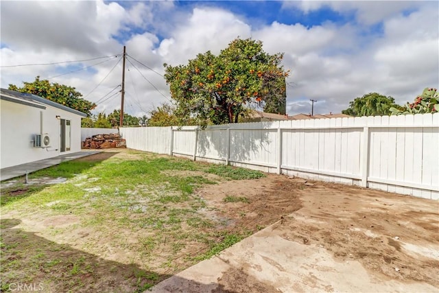 view of yard featuring a fenced backyard