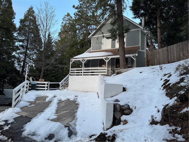 view of front of house featuring fence