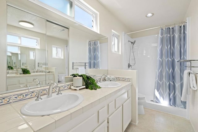 full bath featuring toilet, a shower with curtain, and a sink