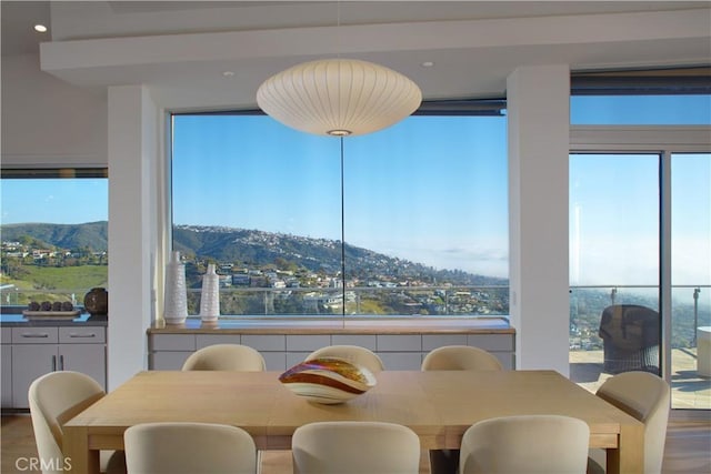 dining space featuring a mountain view