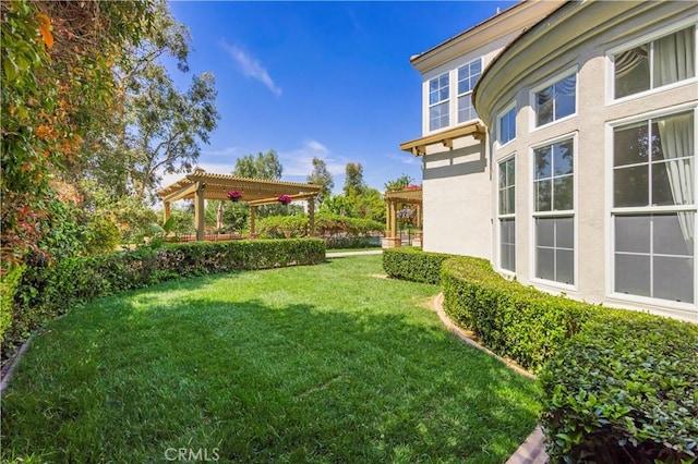 view of yard featuring a pergola