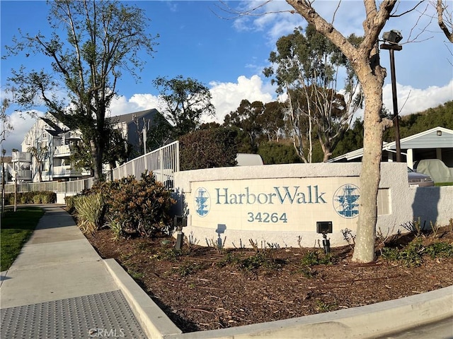 view of community / neighborhood sign