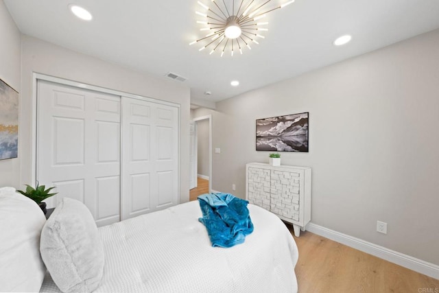 bedroom featuring visible vents, baseboards, recessed lighting, a closet, and light wood-type flooring