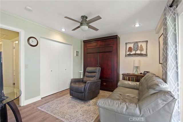 living room with baseboards, ornamental molding, recessed lighting, wood finished floors, and a ceiling fan