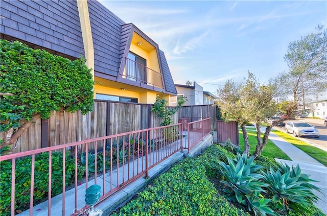 view of yard featuring fence