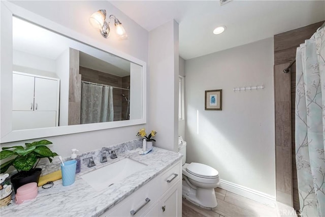 full bath with baseboards, toilet, a shower with shower curtain, wood finished floors, and vanity