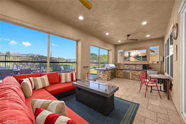 sunroom with ceiling fan