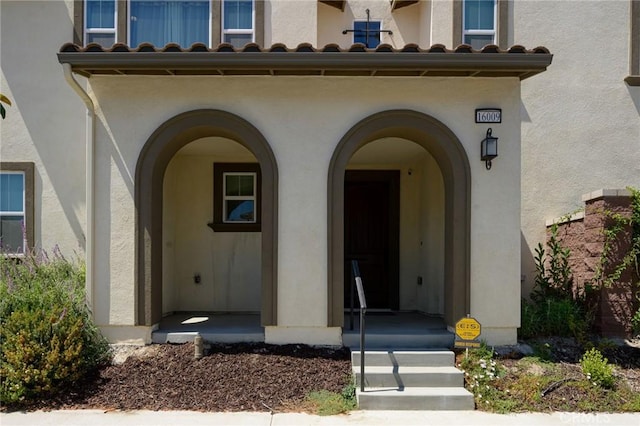 entrance to property with stucco siding