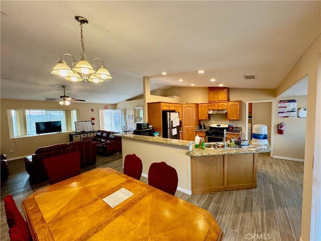 dining space featuring visible vents, lofted ceiling, baseboards, and light wood finished floors