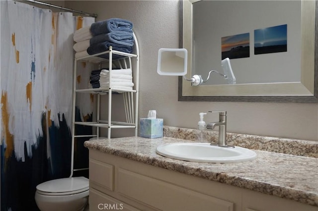 full bath featuring curtained shower, toilet, and vanity