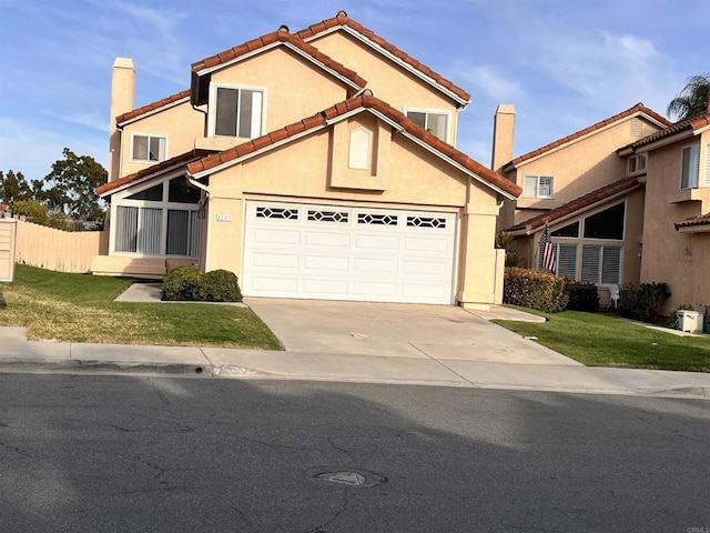 view of front of property featuring stucco siding, driveway, a front yard, and fence