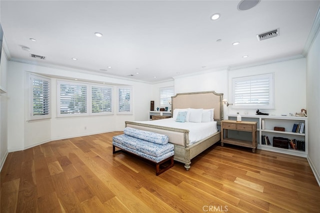 bedroom featuring recessed lighting, visible vents, light wood-style floors, and crown molding